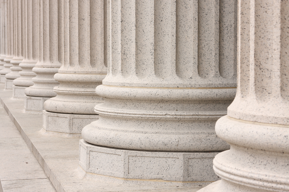 a row of white pillars sitting next to each other